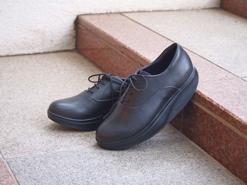 女性用ビジネスシューズが登場。MBT OXFORD LACE UP | コア